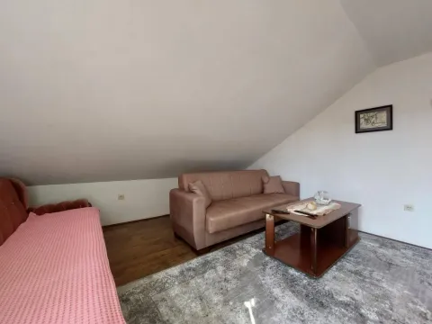 Izdavanje, dvosoban stan, 80m², Kalimanj, Tivat - image 4