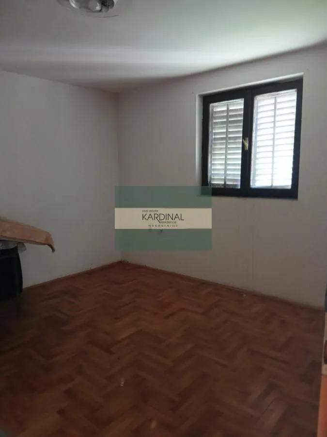 Sale, house, 536m², XI Kongres, Paraćin