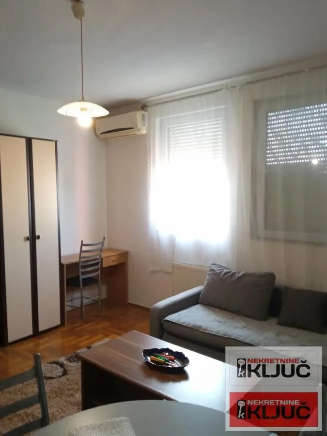 Izdavanje, garsonjera, 25m², Centar, Novi Sad