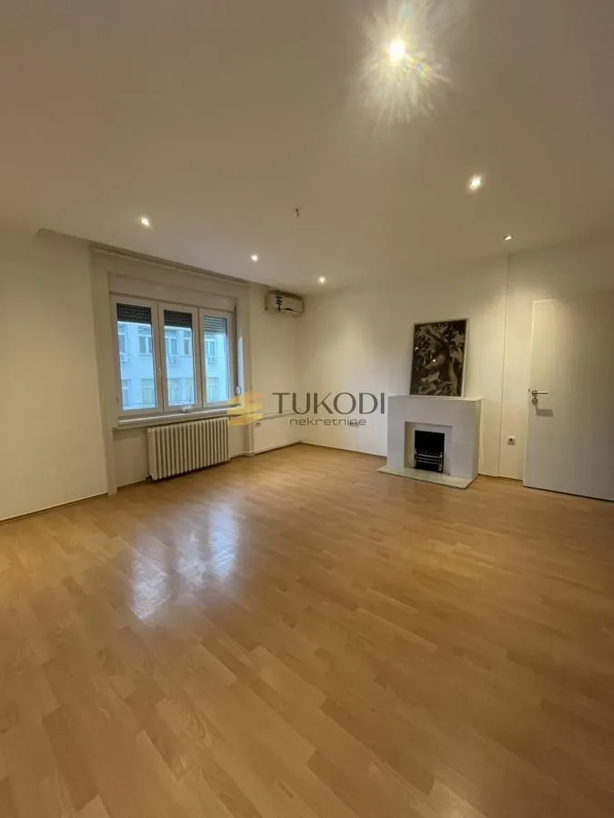 Prodaja, trosoban stan, 112m², Centar, Novi Sad