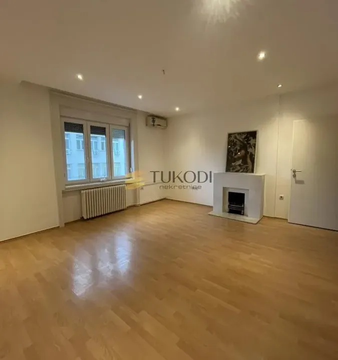 Prodaja, trosoban stan, 112m², Centar, Novi Sad
