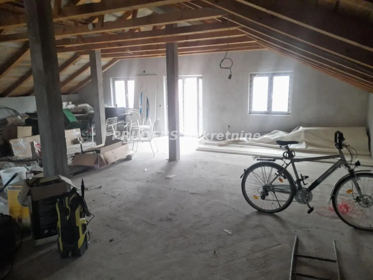 Sale, house, 218m², Surčin, Beograd