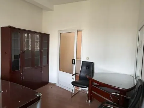 Izdavanje, poslovni prostor, 90m², Savski Venac, Beograd - image 4