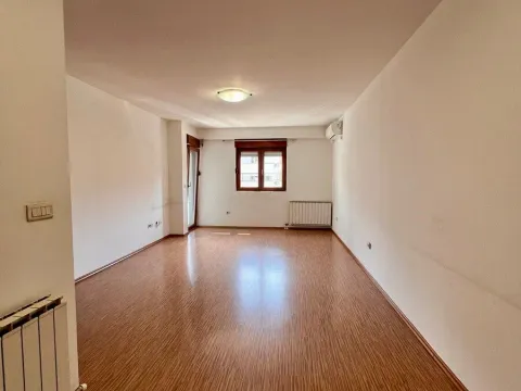 Izdavanje, trosoban stan, 107m², Preko Morače, Podgorica - image 1