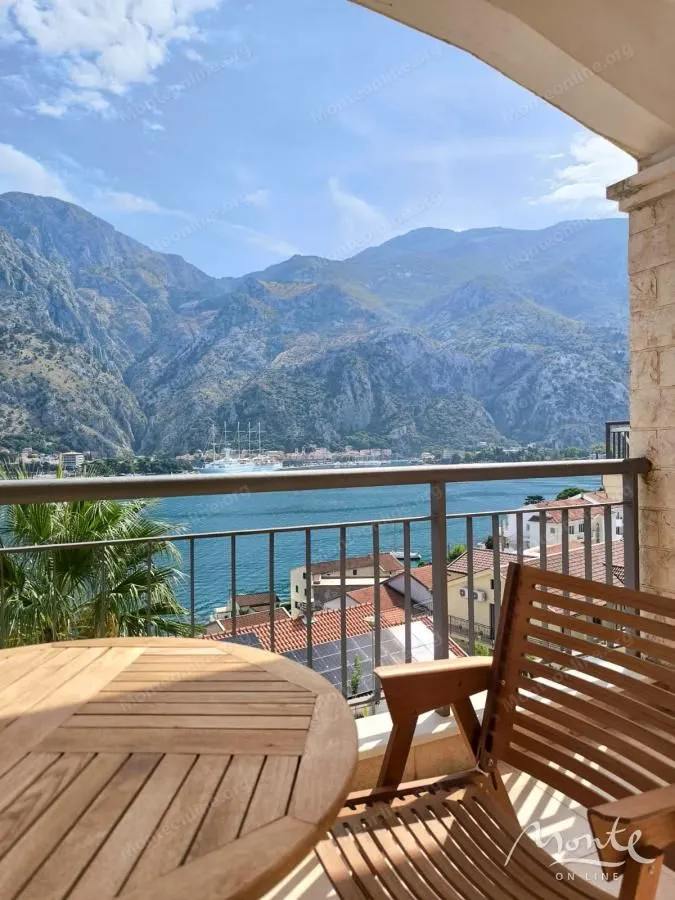 Sale, two bedroom apartment, 76m², Muo, Kotor