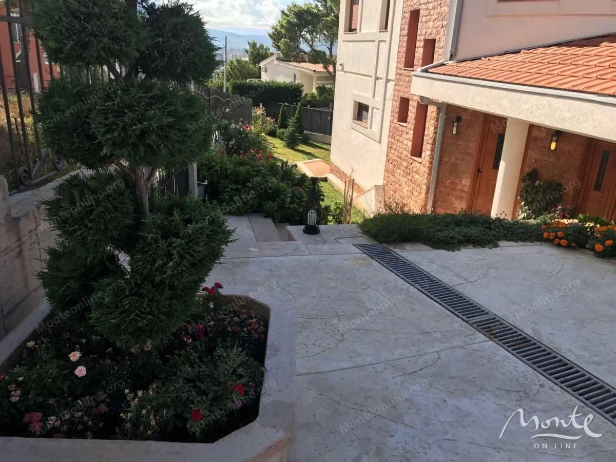 Prodaja, kuća, 252m², Šušanj, Bar