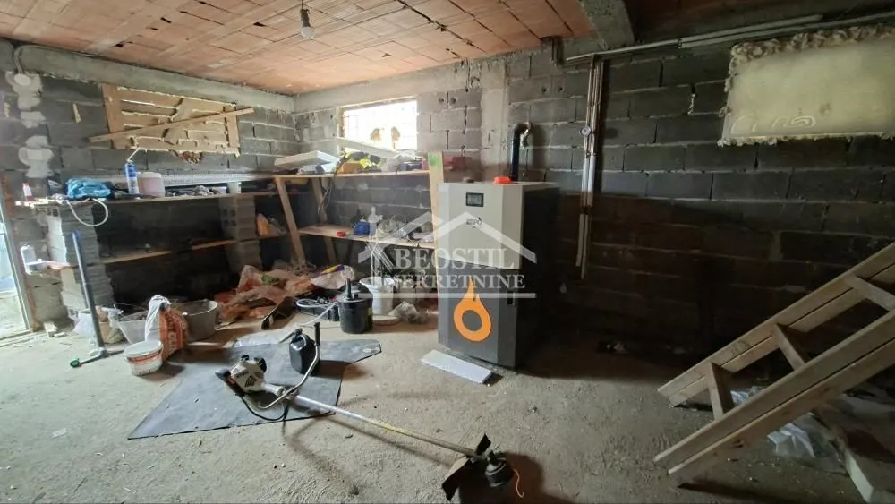 Prodaja, kuća, 260m², Veliki Mokri Lug, Zvezdara Sve Podlokacije