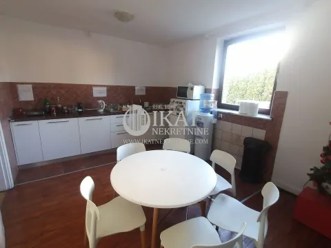 Izdavanje, kuća, 540m², Zvezdara Sve Podlokacije, Beograd - image 14