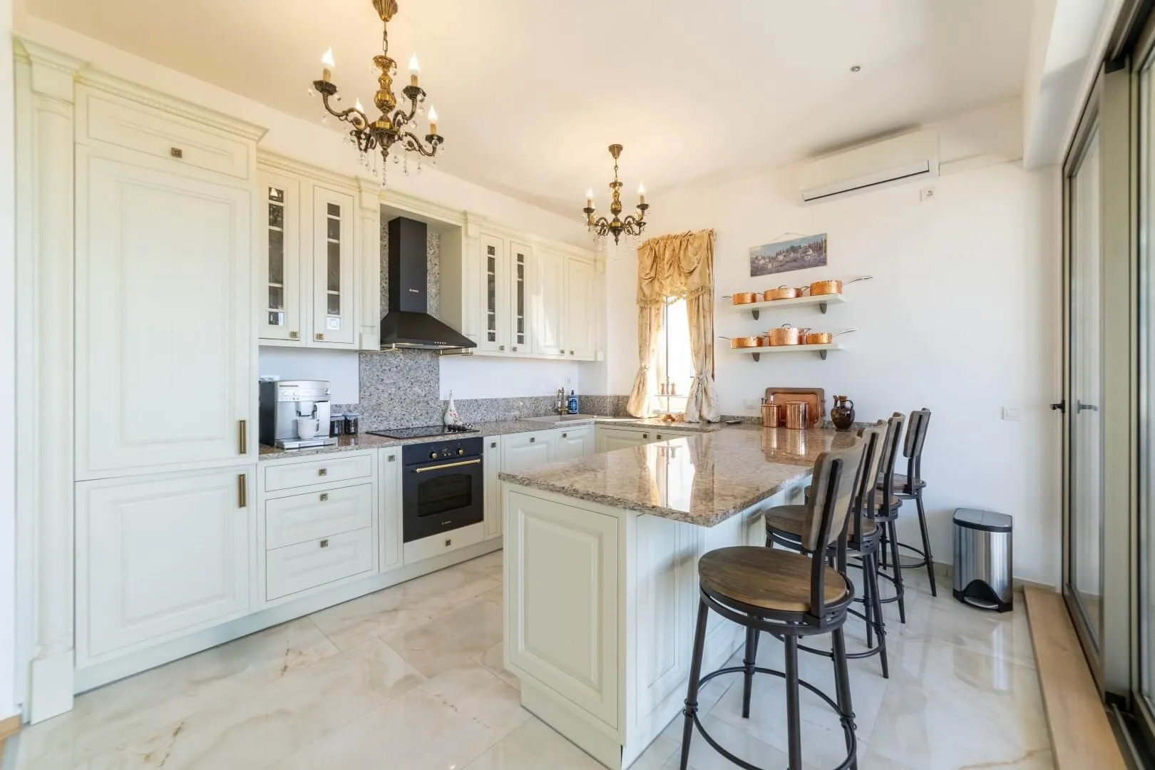 Prodaja, trosoban stan, 120m², Tivat, Crna Gora