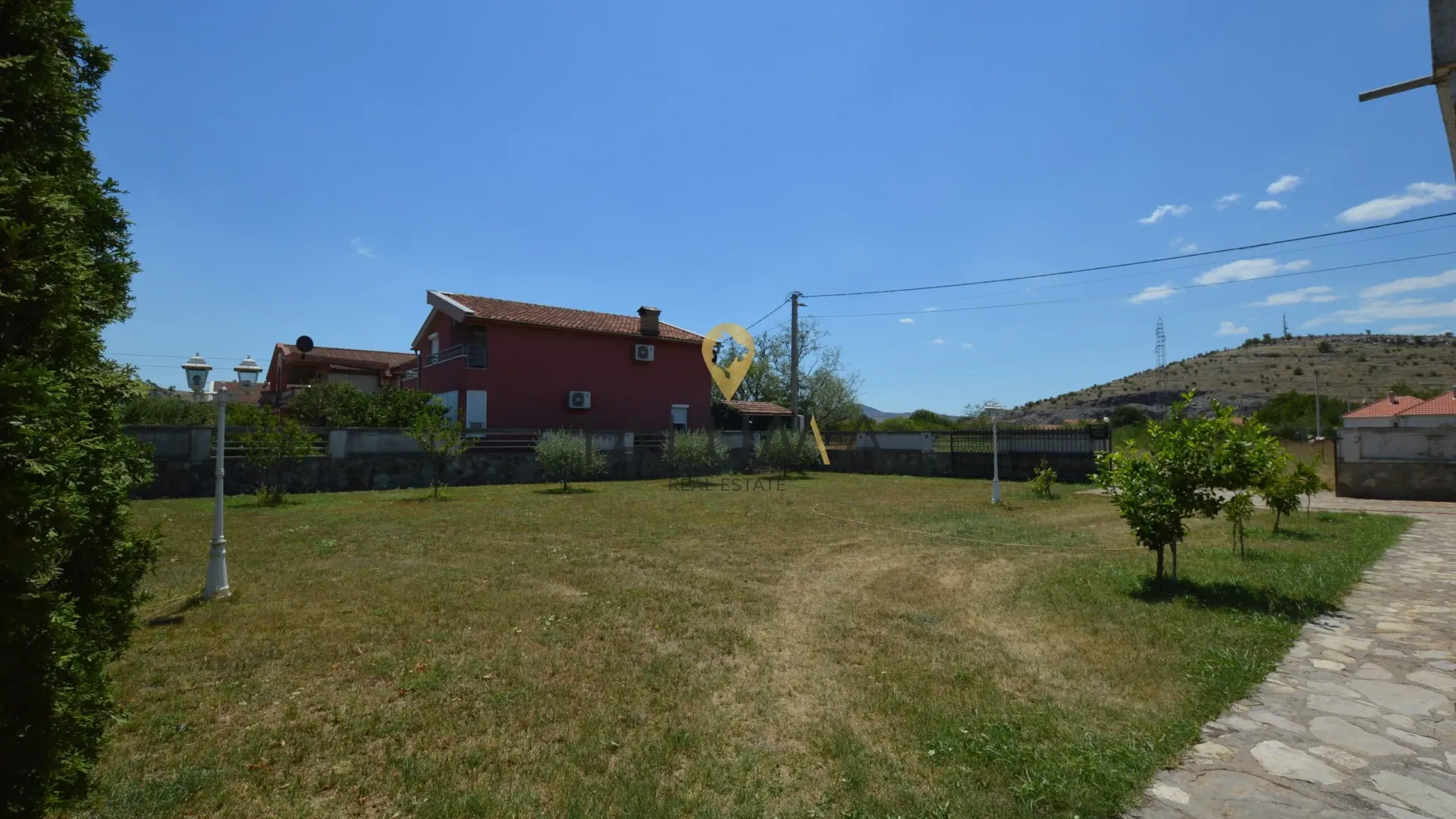 Sale, house, 350m², Dahna, Podgorica