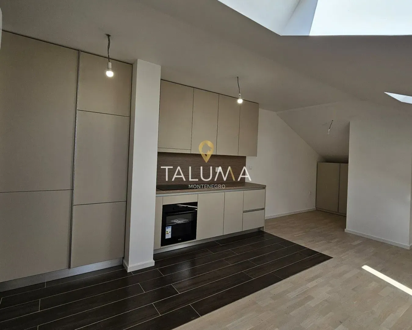 Prodaja, garsonjera, 45m², Tološi, Podgorica