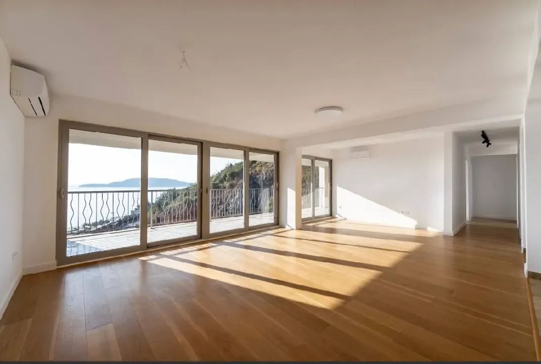 Sale, three bedroom apartment, 160m², Pržno, Budva