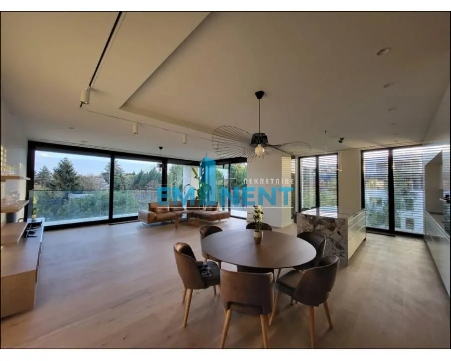 Izdavanje, četvorosoban stan, 213m², Savski Venac, Beograd