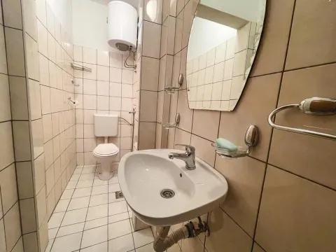 Rent, office space, 50m², Blok 6, Podgorica - image 11