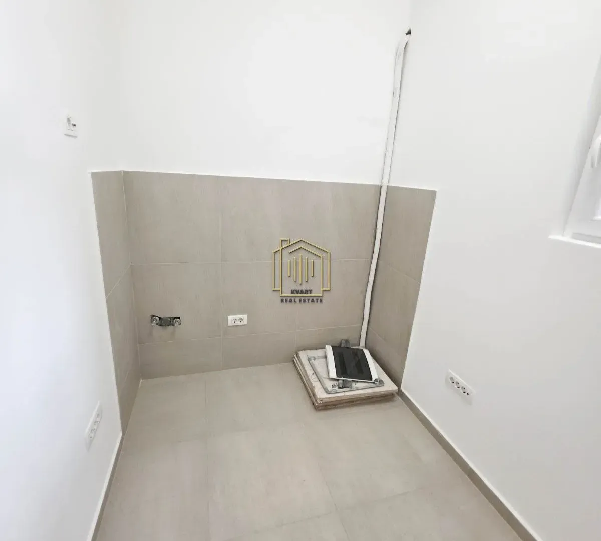Rent, office space, 115m², Blok 6, Podgorica