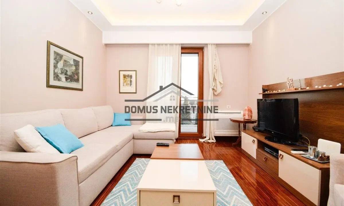 Izdavanje, dvosoban stan, 70m², Gorica C, Podgorica