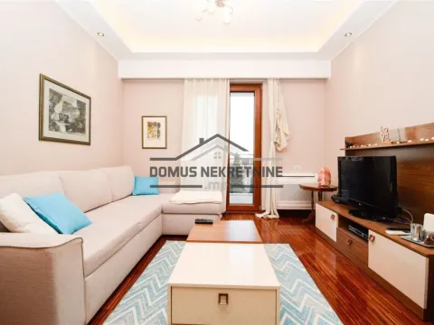 Izdavanje, dvosoban stan, 70m², Gorica C, Podgorica