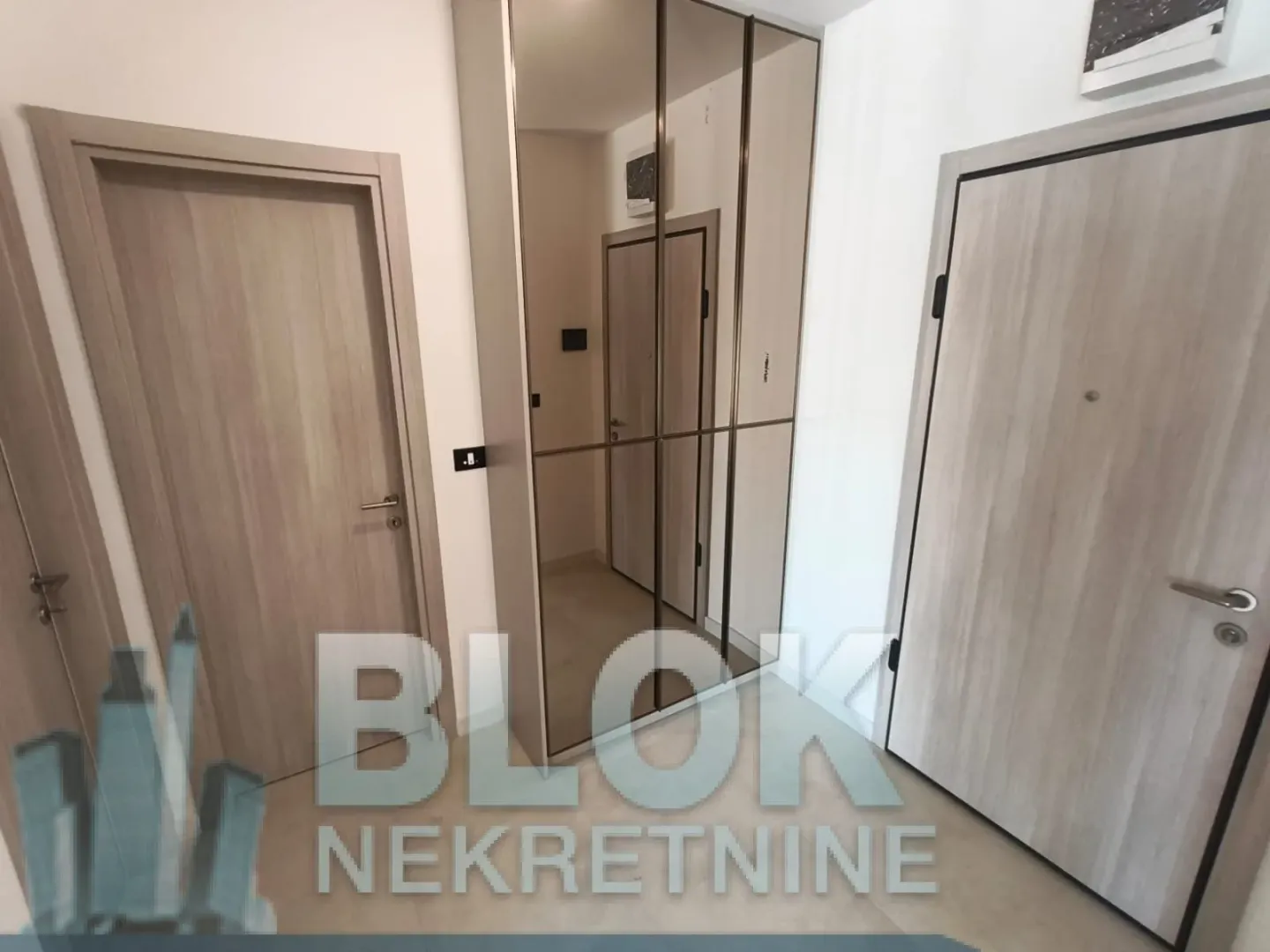 Rent, office space, 50m², Blok 9, Podgorica