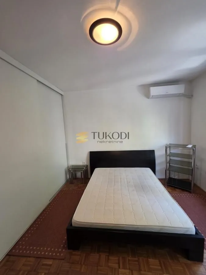 Izdavanje, jednosoban stan, 43m², Vračar Sve Podlokacije, Beograd