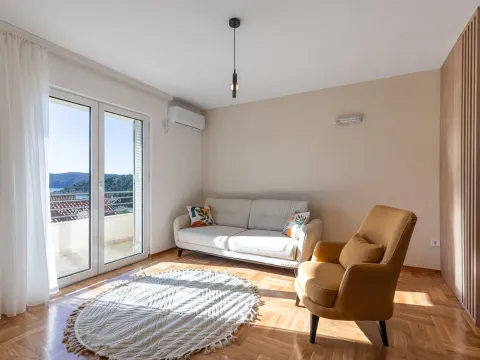 Izdavanje, dvosoban stan, 50m², Bečići, Budva - image 2