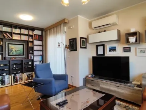 Sale, three bedroom apartment, 100m², City Kvart, Podgorica - image 11