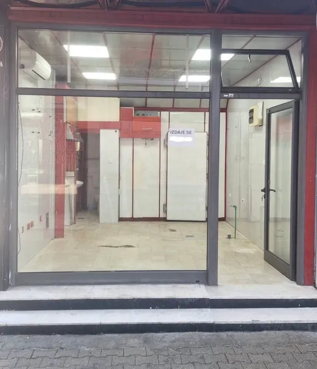Izdavanje, poslovni prostor, 22m², Centar, Bar