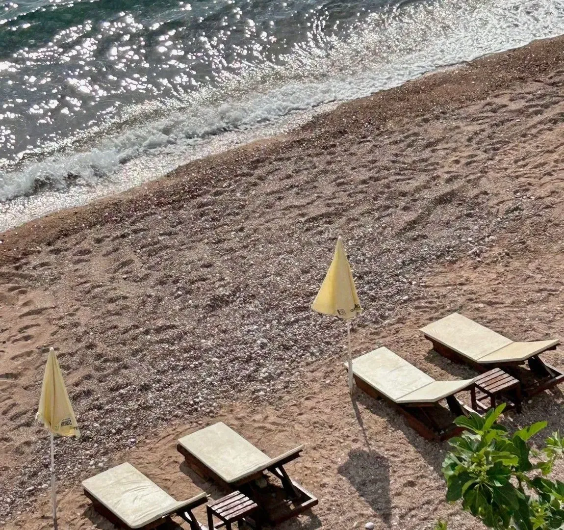 Izdavanje, dvosoban stan, 65m², Sveti Stefan, Budva