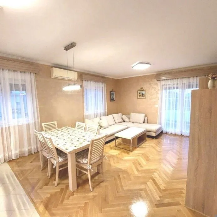 Izdavanje, dvosoban stan, 88m², City Kvart, Podgorica