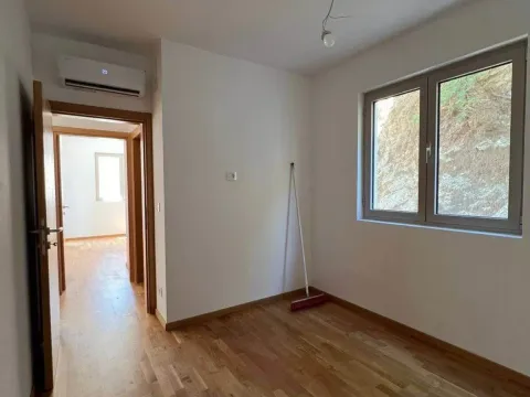 Sale, two bedroom apartment, 62m², Bečići, Budva - image 1
