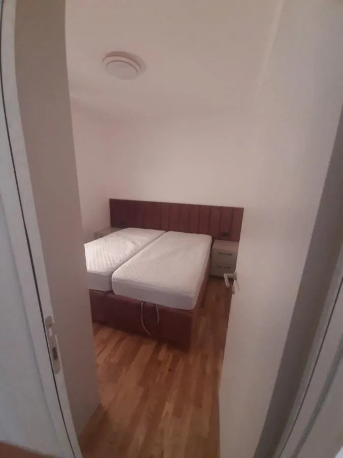 Rent, two bedroom apartment, 65m², Dobrota, Kotor