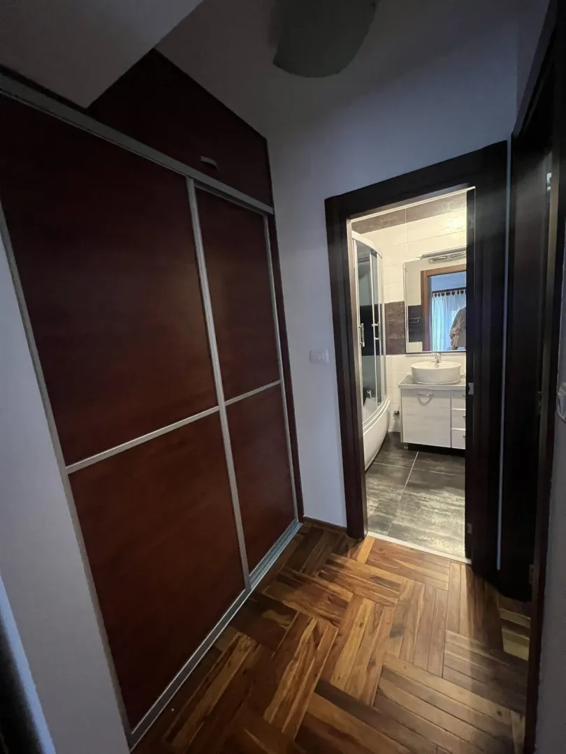 Izdavanje, stan, 175m², Pod Goricom, Podgorica