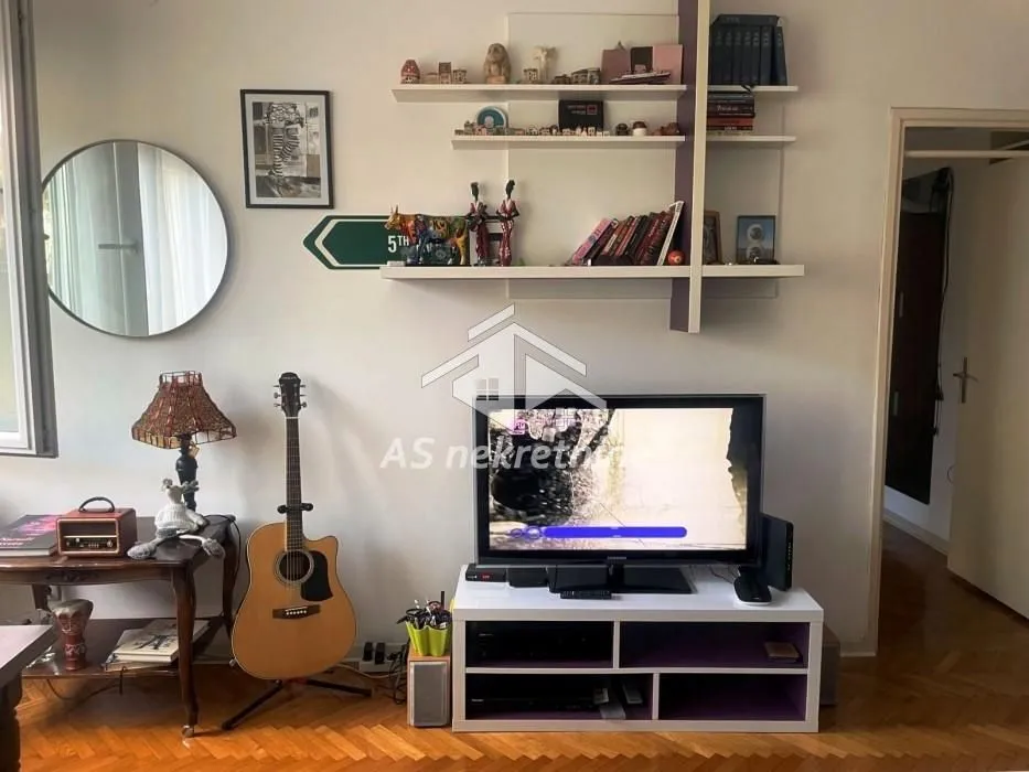 Rent, three bedroom apartment, 70m², Vračar Sve Podlokacije, Beograd