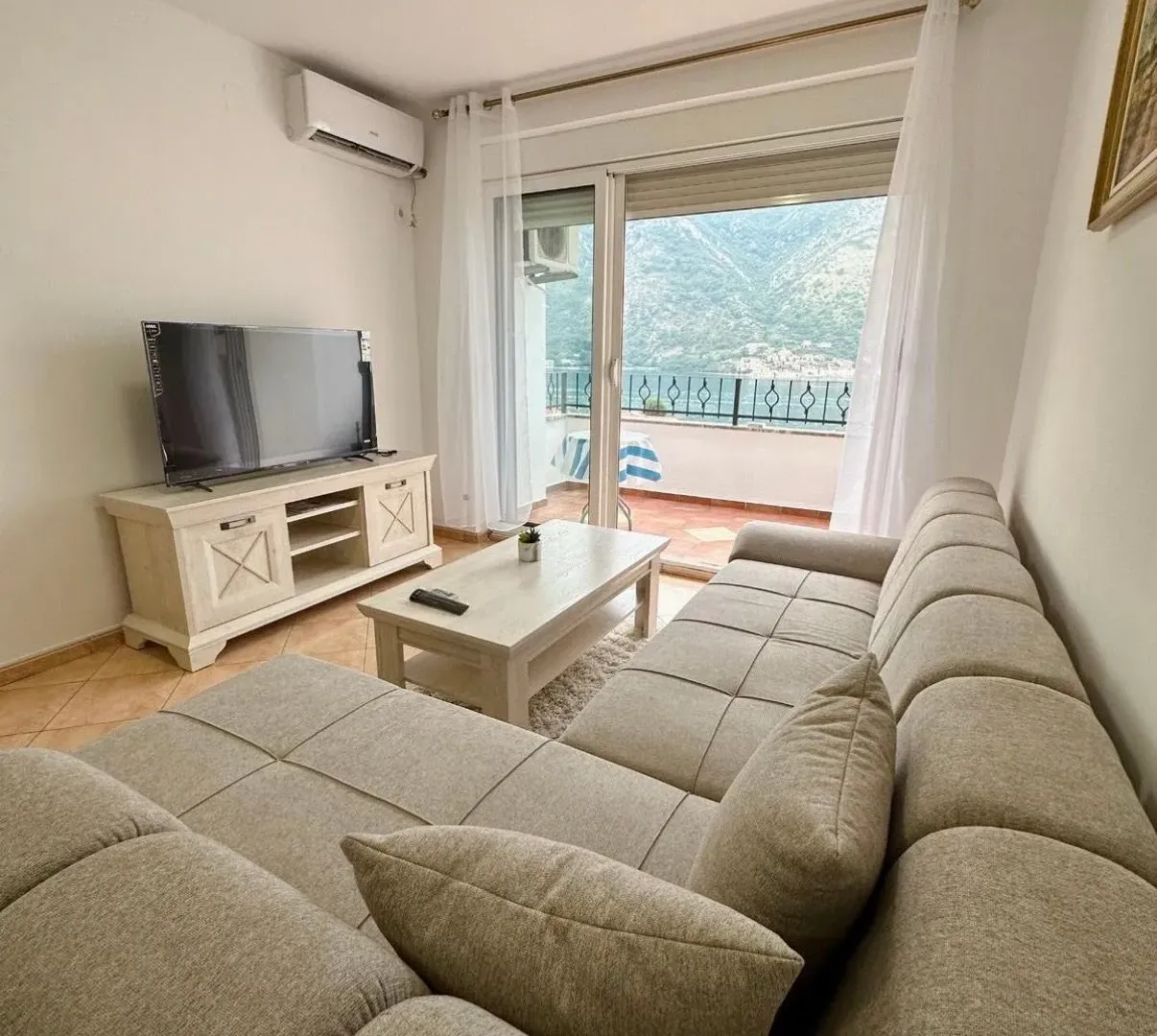 Izdavanje, jednosoban stan, 60m², Dobrota, Kotor