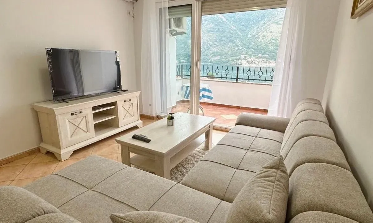 Izdavanje, jednosoban stan, 60m², Dobrota, Kotor