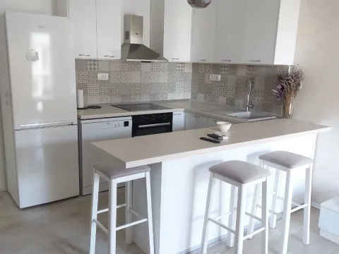 Rent, two bedroom apartment, 60m², Seljanovo, Tivat - image 4