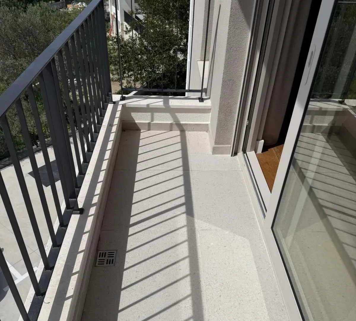 Izdavanje, dvosoban stan, 83m², Tripovići, Tivat