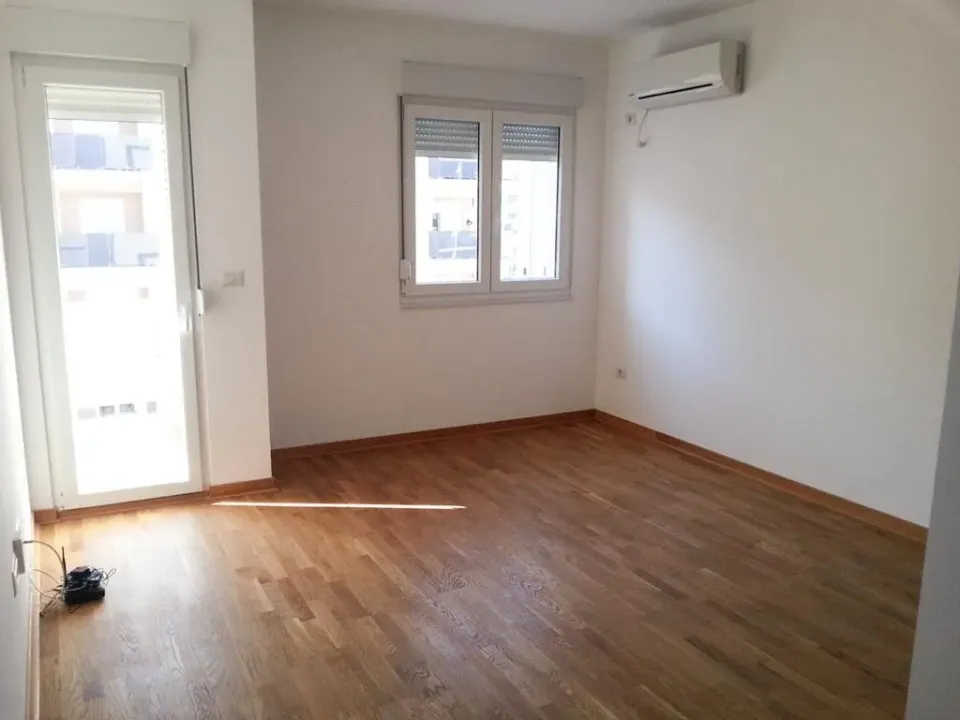 Izdavanje, poslovni prostor, 44m², City Kvart, Podgorica