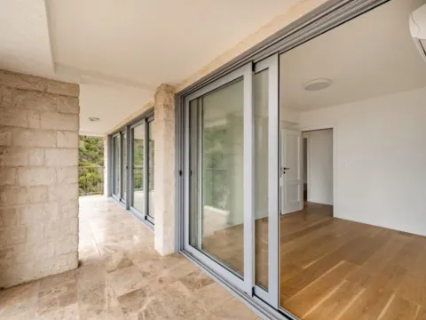 Prodaja, trosoban stan, 160m², Budva, Crna Gora - image 9