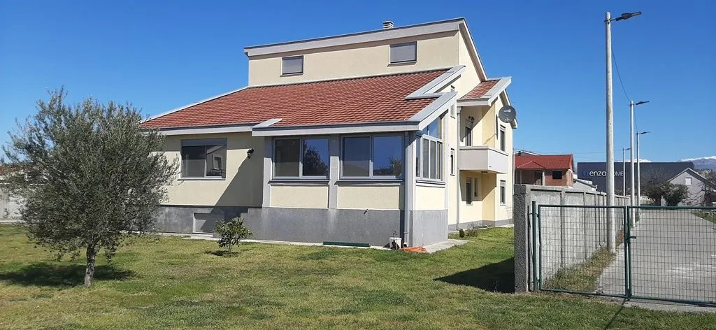 Rent, house, 400m², Donja Gorica, Podgorica