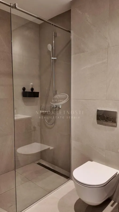 Izdavanje, trosoban stan, 73m², Savski Venac, Beograd