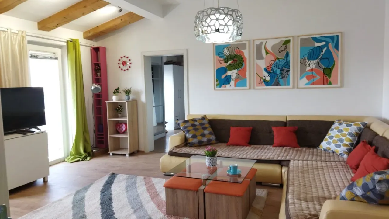 Izdavanje, dvosoban stan, 84m², Stara Varoš, Podgorica