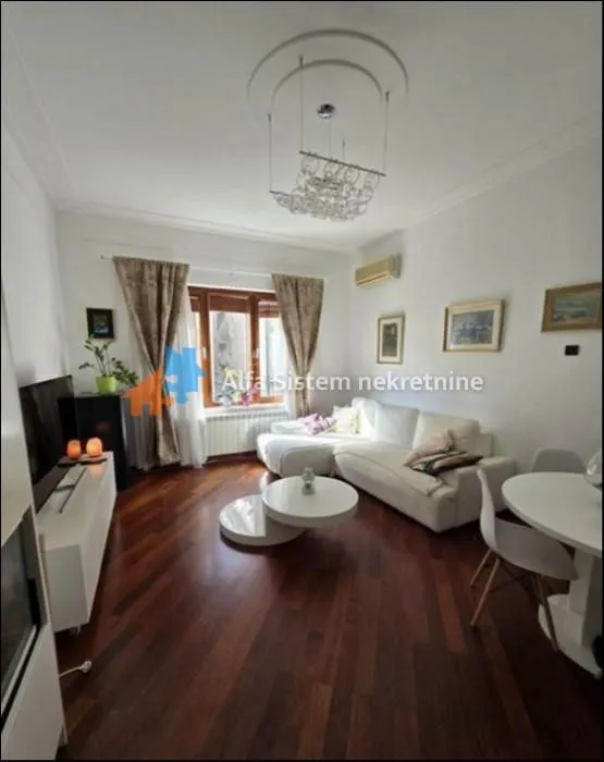Izdavanje, trosoban stan, 86m², Kalenić Pijaca, Vračar Sve Podlokacije