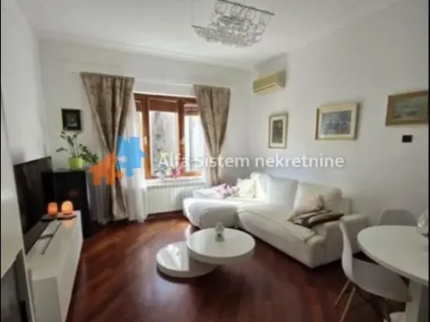 Izdavanje, trosoban stan, 86m², Kalenić Pijaca, Vračar Sve Podlokacije - image 1