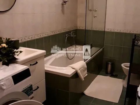 Izdavanje, kuća, 160m², Altina, Beograd - image 20