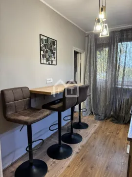 Dining bar with bar stools in the kitchen. - image 9