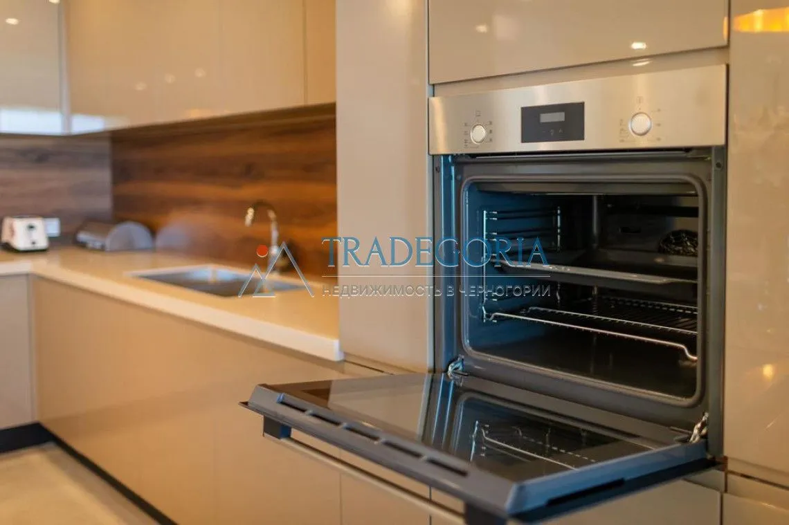 Prodaja, dvosoban stan, 110m², Rafailovići, Budva