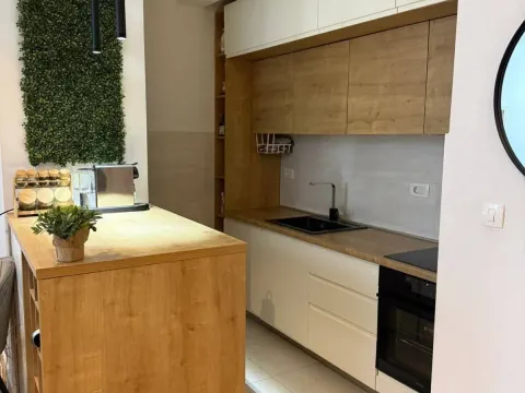 Prodaja, dvosoban stan, 72m², Centar, Bar - image 4