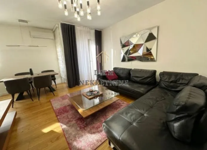Izdavanje, dvosoban stan, 69m², Central Point, Podgorica
