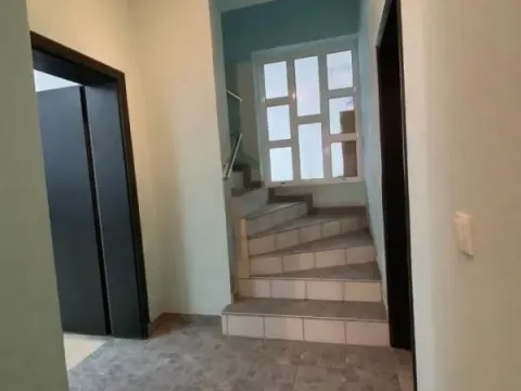 Izdavanje, poslovni prostor, 300m², Petrovaradin, Novi Sad - image 12