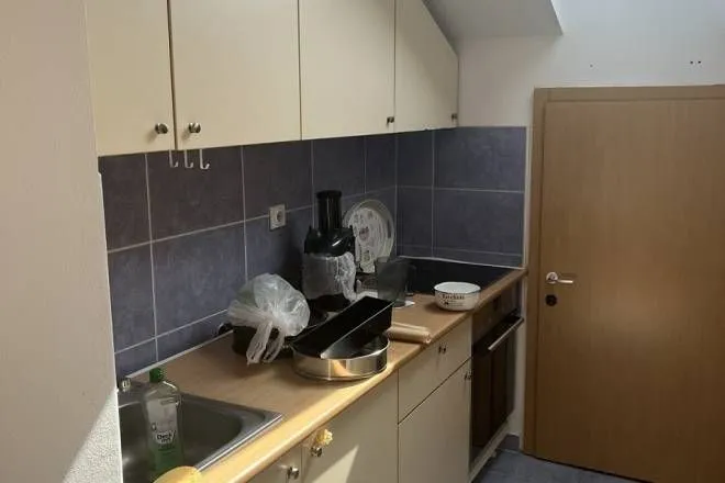 Prodaja, trosoban stan, 70m², Zemun Gornji Grad, Zemun Sve Podlokacije